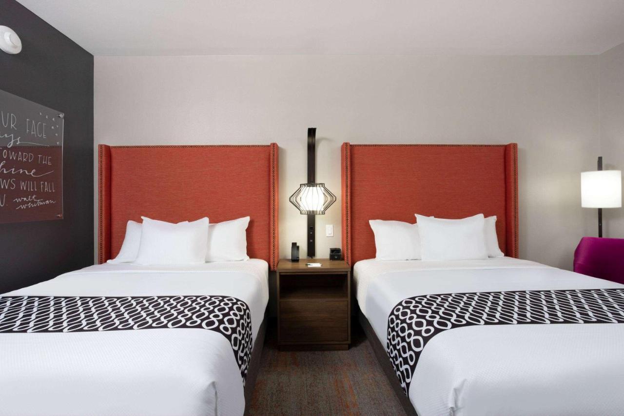 La Quinta Inn & Suites By Wyndham Pflugerville Exterior photo