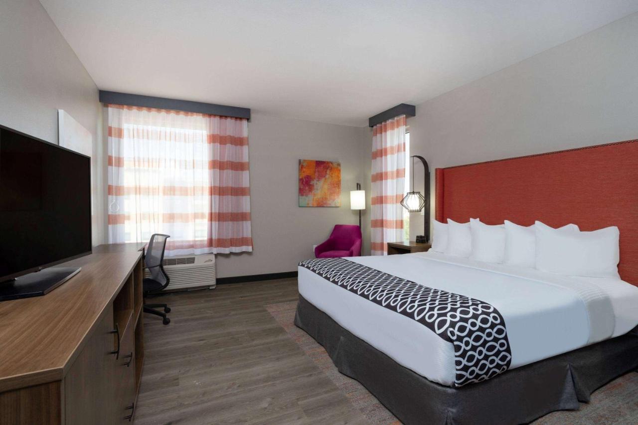 La Quinta Inn & Suites By Wyndham Pflugerville Exterior photo